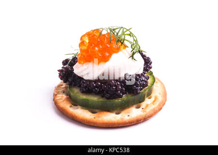 Caviar Vorspeise serviert auf Cracker Stockfoto