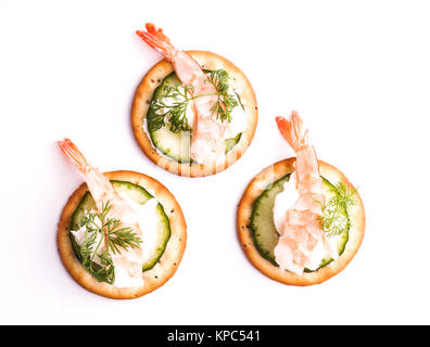 Garnelen Vorspeise serviert auf Cracker Stockfoto