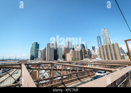 NEW YORK - Juli 17: Ansicht von Brooklin Bridge auf Manhattan in New York City am 17. Juli 2014. Die Brooklyn Bridge ist eine Brücke in New York und ist einer der Stockfoto