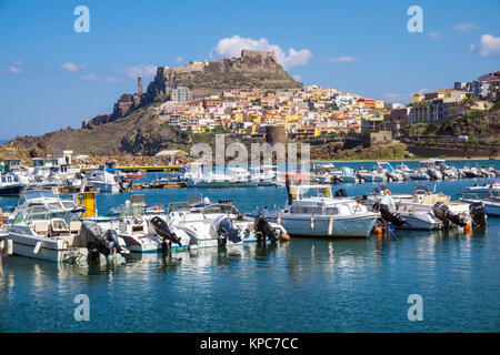 Blick vom Hafen auf den Ort Castelsardo, Sardinien, Italien, Mittelmeer, Europa Stockfoto