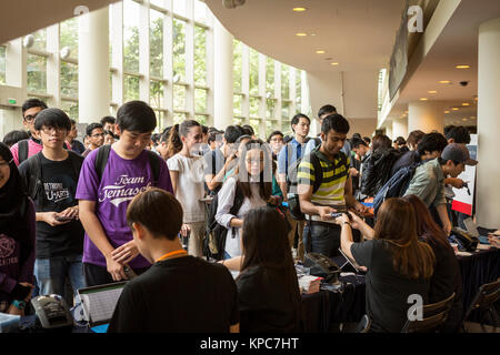 Teilnehmer registrieren sich für die Microsoft Developer Day in Singapur, 27. Mai 2016. Stockfoto