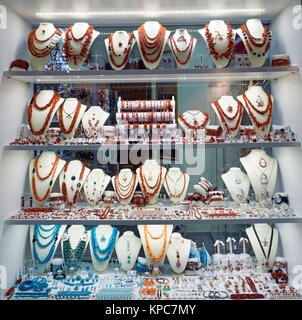 Schmuck aus roten Korallen zu einem Schmuck Shop, Shop Fenster bei Alghero, Sardinien, Italien, Mittelmeer, Europa Stockfoto