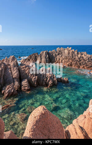 Idyllisch an der felsigen Küste der Costa Paradiso, Porphyr Felsen, Sardinien, Italien, Mittelmeer, Europa Stockfoto