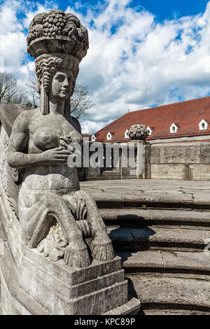 Mythologischen Skulpturen am Brunnen sprudelhof in Bad Nauheim Stockfoto