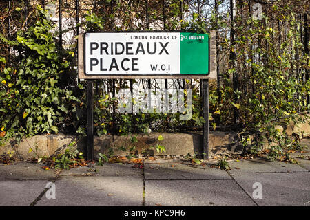 Straßenschild zu Prideaux Place, Islington, London einen Namen im Zusammenhang mit einer Figur des John Lecarre Spion Roman, Tinker Tailor, Soldier, Spy. Stockfoto