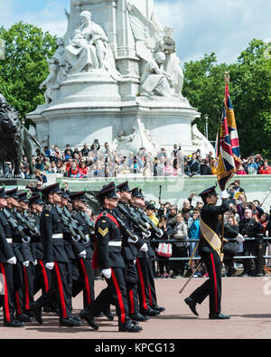 Royal Guard Parade, die Wachablösung, traditionelle Ändern, Buckingham Palace, London, England, Großbritannien Stockfoto