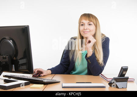 Die freundlichen Mädchen sah im Büro Besucher Stockfoto