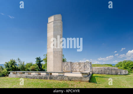 Denkmal des Zweiten Weltkrieges, Gricek Hügel, Stadt, Bela Krajina Crnomelj (Weiß Krain) Region in Slowenien, Europa. Stockfoto