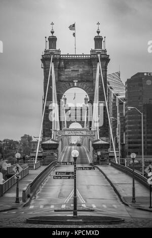 Die Stadt von Cincinnati, Ohio USA auf einem hellen, sonnigen Tag. Stockfoto