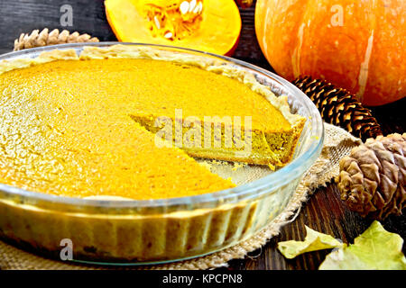 Pie Kürbis in der Pfanne an Bord Stockfoto