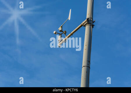 Wetterstation mit Anemometer Stockfoto