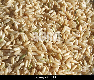 Körner von gesunden und nahrhaften brauner Reis Stockfoto