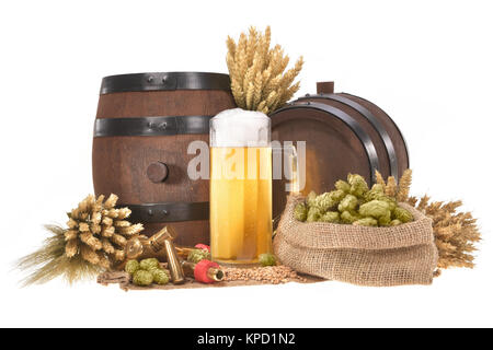 Bier Glas mit Fässern Stockfoto