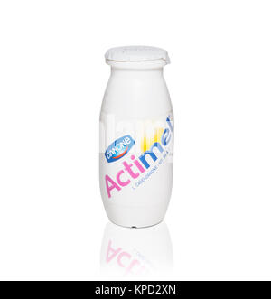 Actimel ist ein "probiotische" Joghurt - drink produziert durch die Französisch Stockfoto