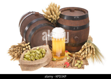 Bier Glas mit Fässern Stockfoto