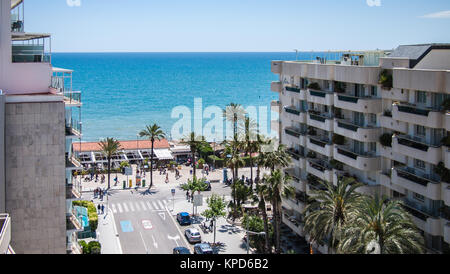 Sitges, Spanien - 25. Mai, 2013 - Blick auf die Strandpromenade von Sitges, Spanien Stockfoto