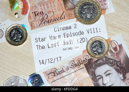 Öffnung Tag Kino Ticket für Star Wars Episode VIII Die letzten Jedi mit Pfund Sterling cash Stockfoto