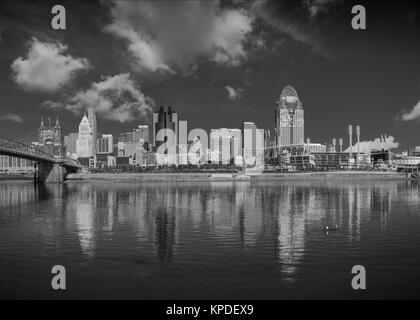 Die Stadt von Cincinnati, Ohio USA auf einem hellen, sonnigen Tag. Stockfoto