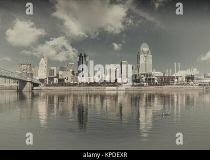 Die Stadt von Cincinnati, Ohio USA auf einem hellen, sonnigen Tag. Stockfoto