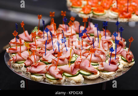 Catering-Dienstleistungen-Hintergrund mit Snacks und Speisen im restaurant Stockfoto