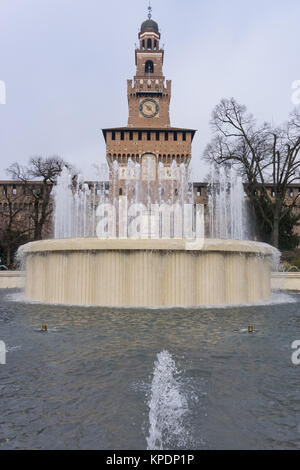 Brunnen im Schloss Sforzesco Stockfoto