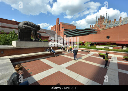 "NEWTON" nach William Blake von Eduardo Paolozzi an der British Library, London. Die größte Bibliothek der Welt. Stockfoto