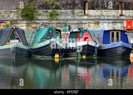 Kanal Boote auf der Regent's Canal, in der Nähe von Kings Cross, London. Stockfoto