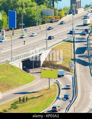 Überführung auf der Straße Stockfoto