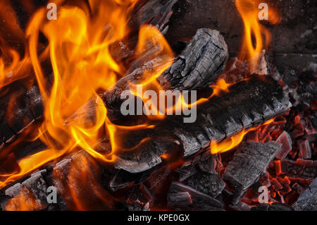 Brand in einem Campingplatz in der Nähe anzeigen Stockfoto