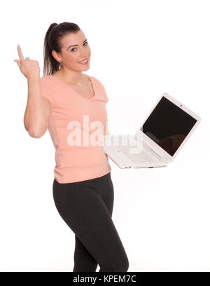 Junge Frau auf einem Laptop mit einer Präsentation Stockfoto