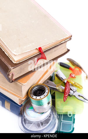 Outdoor Angeln packt und Köder mit Bücher Stockfoto