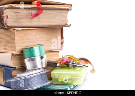 Outdoor Angeln packt und Köder mit Bücher Stockfoto