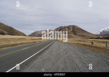 Canterbury, Neuseeland. State Highway unter den südlichen Alpen Stockfoto