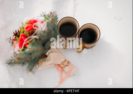 Blumenstrauß auf dem Schnee Stockfoto