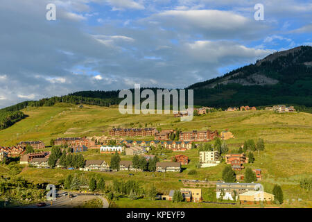 Mountain Resort - Crested Butte-Abend Ansicht einer Mountain Ski Resort - Crested Butte, Colorado, USA. Stockfoto