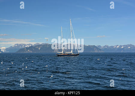 Luxusyacht Position heraus zum Meer Stockfoto