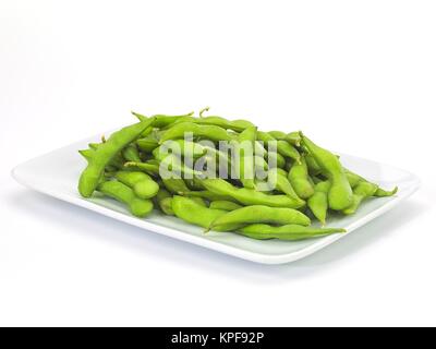 Edamame Sojabohnen in einem weißen Keramik Teller Stockfoto