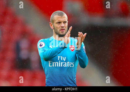 Von Arsenal Jack Wilshere begrüßt die Fans nach dem Abpfiff Stockfoto