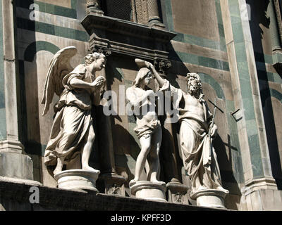 Florenz - Baptisterium - Marmor Anordnung über der Tür des Paradieses von Andrea Sansovino-The Taufe Christi Stockfoto