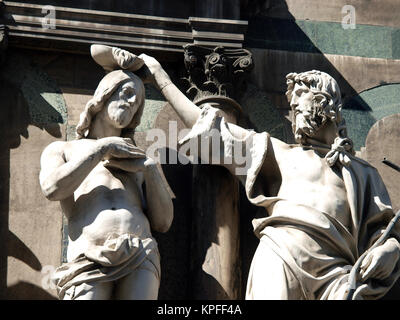 Florenz - Baptisterium - Marmor Anordnung über der Tür des Paradieses von Andrea Sansovino-The Taufe Christi Stockfoto