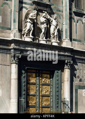 Florenz - Baptisterium - Marmor Anordnung über der Tür des Paradieses von Andrea Sansovino-The Taufe Christi Stockfoto