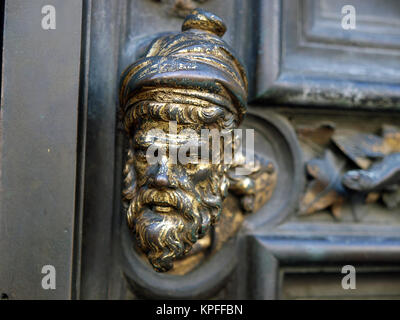 Florenz Baptisterium - der Auszug aus der Tür, entworfen von Anrea Pisano Stockfoto