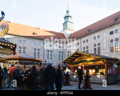 Weihnachtsmarkt marktständen Kaiserhof Kaiser Hof Residenz München Bayern Deutschland EU Stockfoto