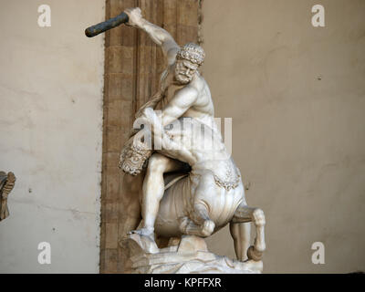 Florenz - Herkules schlägt den Zentaur Nessus. Jean de Boulogne und Pietro Francavilla Herkules schlagen den Centaur Nessus Stockfoto