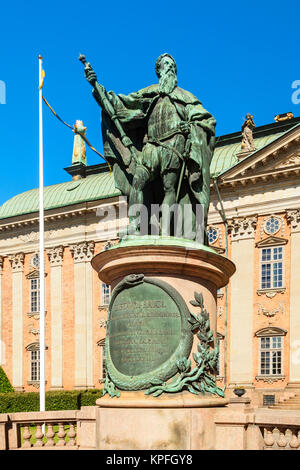 Beeindruckende Statue von guastavo erici vor riddarhuset Stockfoto