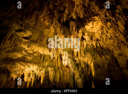 Stalaktiten in gyukusendo Höhle Stockfoto