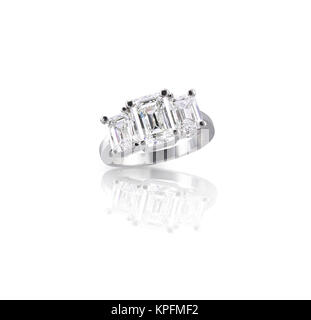 Emerald cut drei Stein trinity Diamant Verlobung Hochzeit Ring Stockfoto