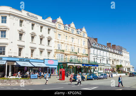 north wales llandudno wales llandudno Stadtzentrum st georges Place mit Cafés und Touristen llandudno gwynedd Nord wales uk gb europa Stockfoto