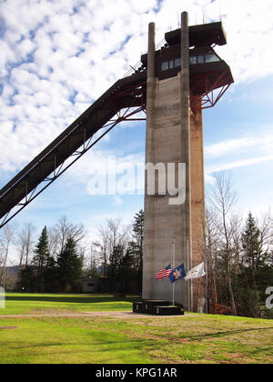 Lake Placid, New York, USA. Oktober 10, 2017. Der Lake Placid olympisches Skispringen in Lake Placid, New York. Training Service und 90 und 120 Stockfoto