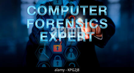 Officer berühren Computer forensics Experte Stockfoto